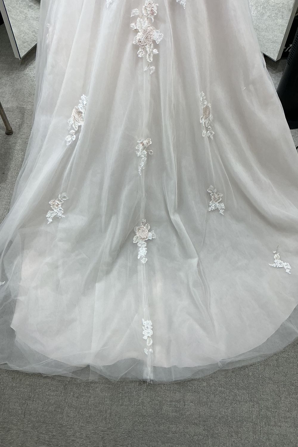 David's Bridal V3902 9
