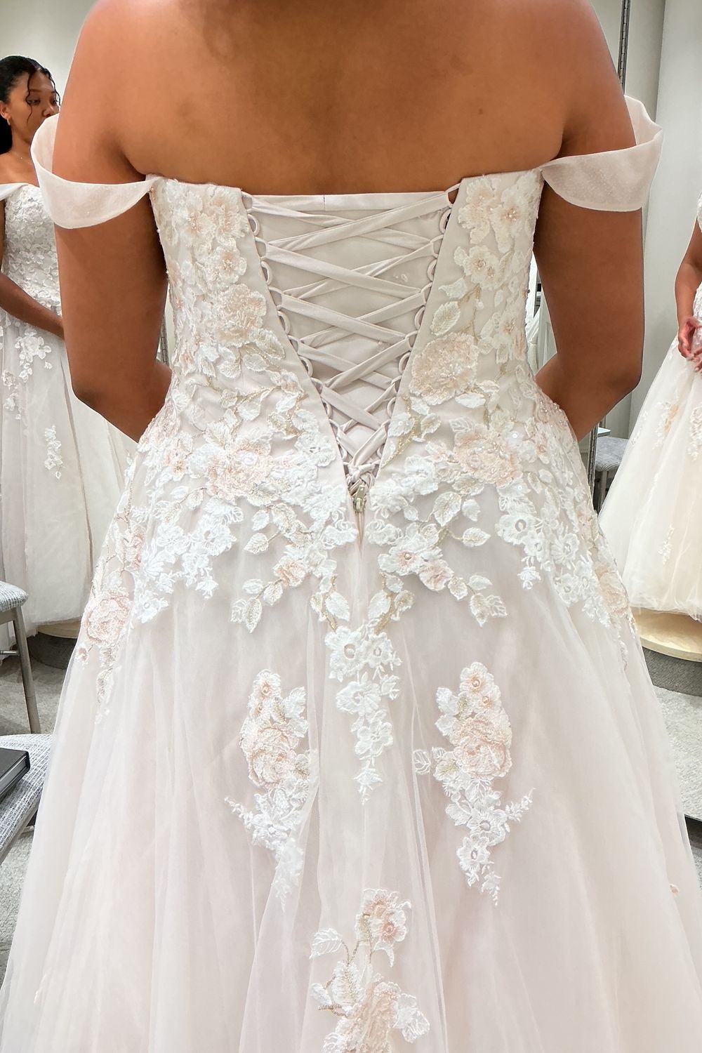 David's Bridal V3902 9