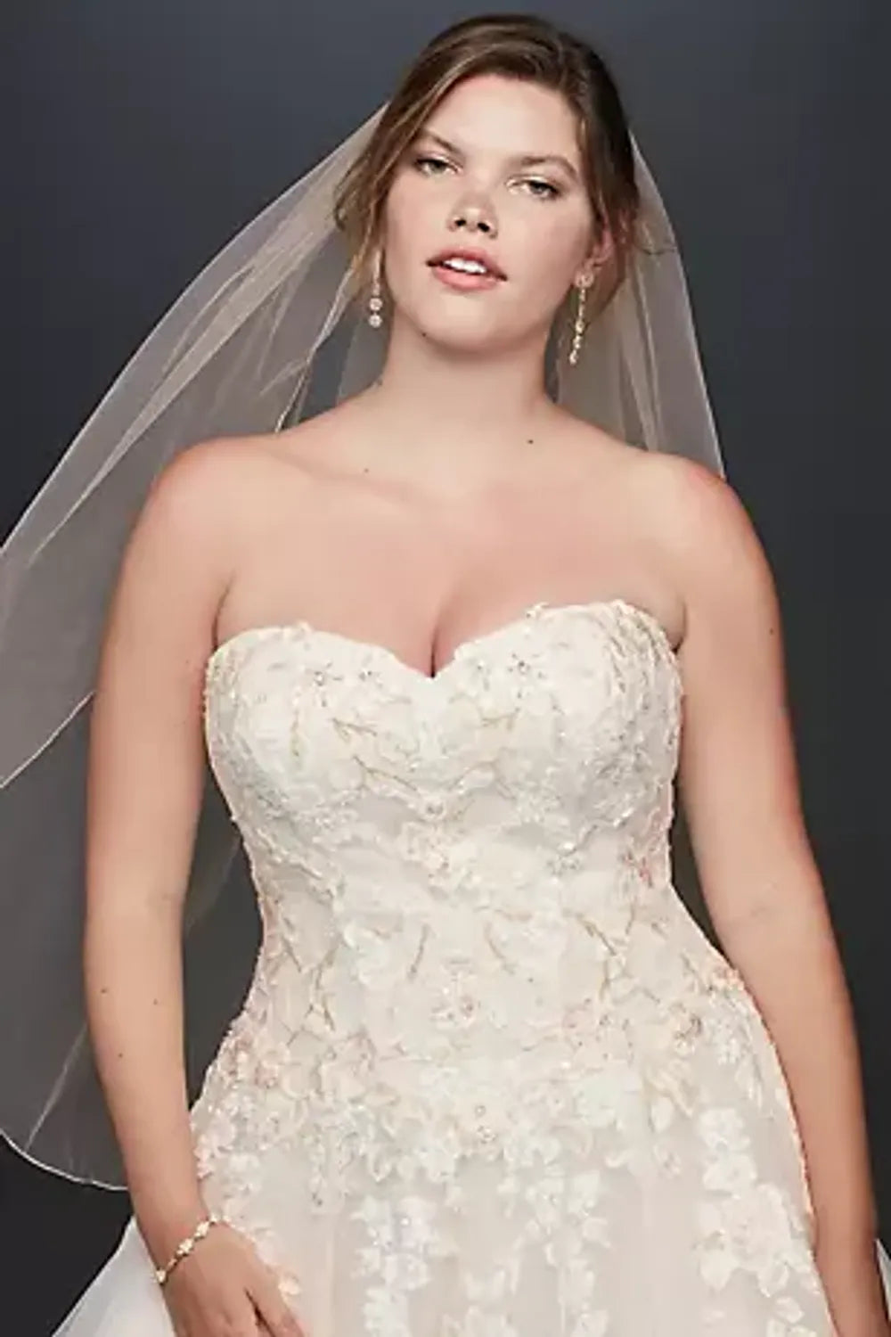 David's Bridal V3902 5