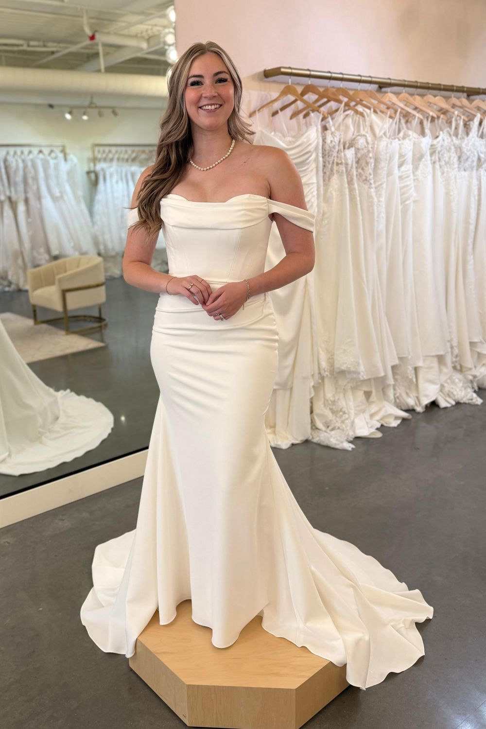justin alexander off the shoulder wedding dress Never Worn 55181 Floating Angel Wings White shoulder sleeves create a spaghetti straps bridal gown US Size:10