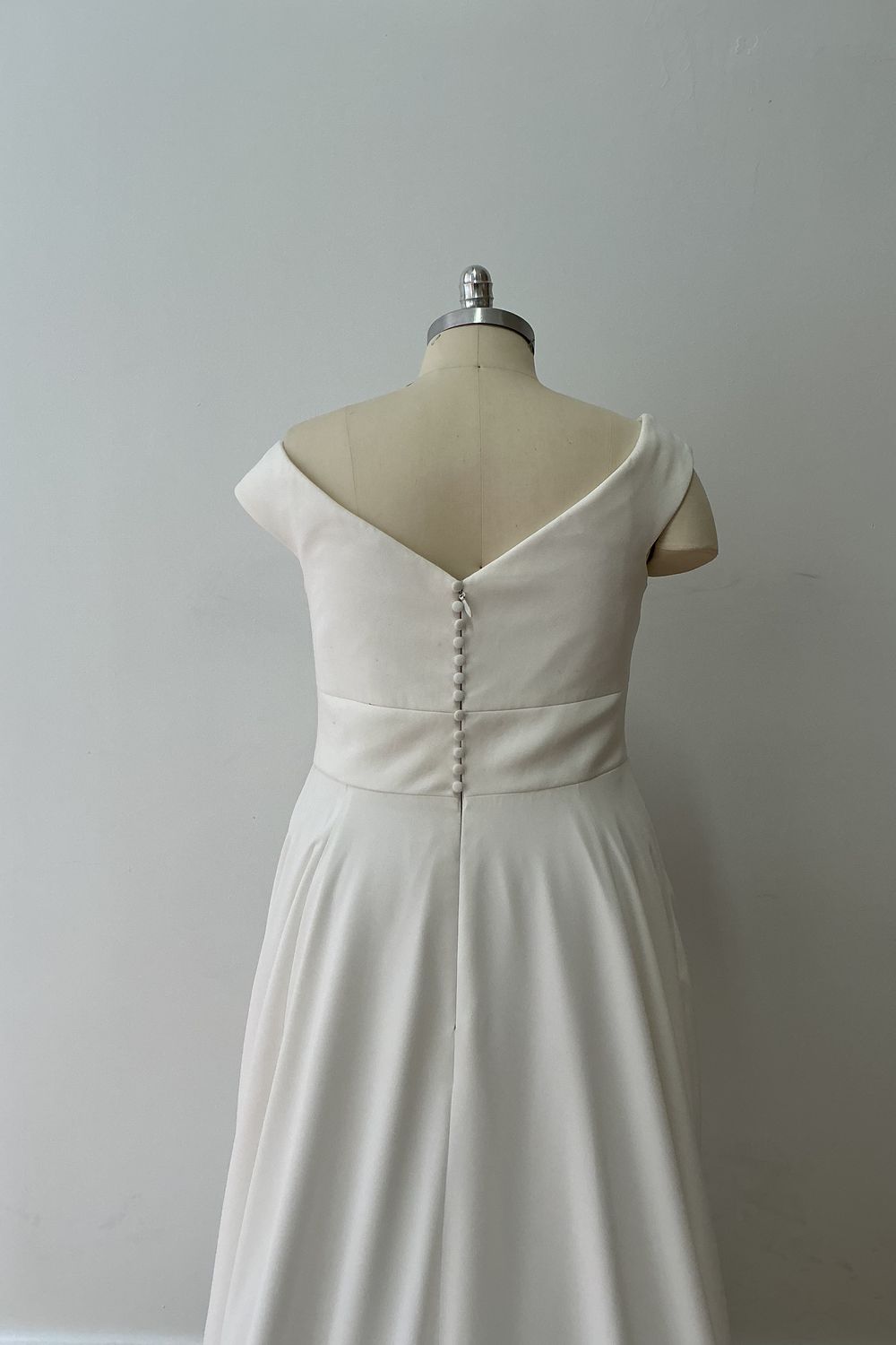 Paloma Blanca P5052XS 5