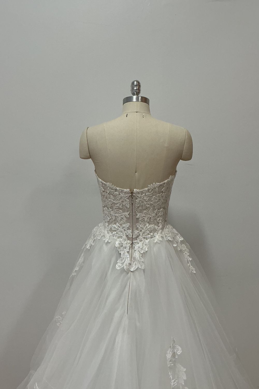 P BY PNINA TORNAI 2118 5