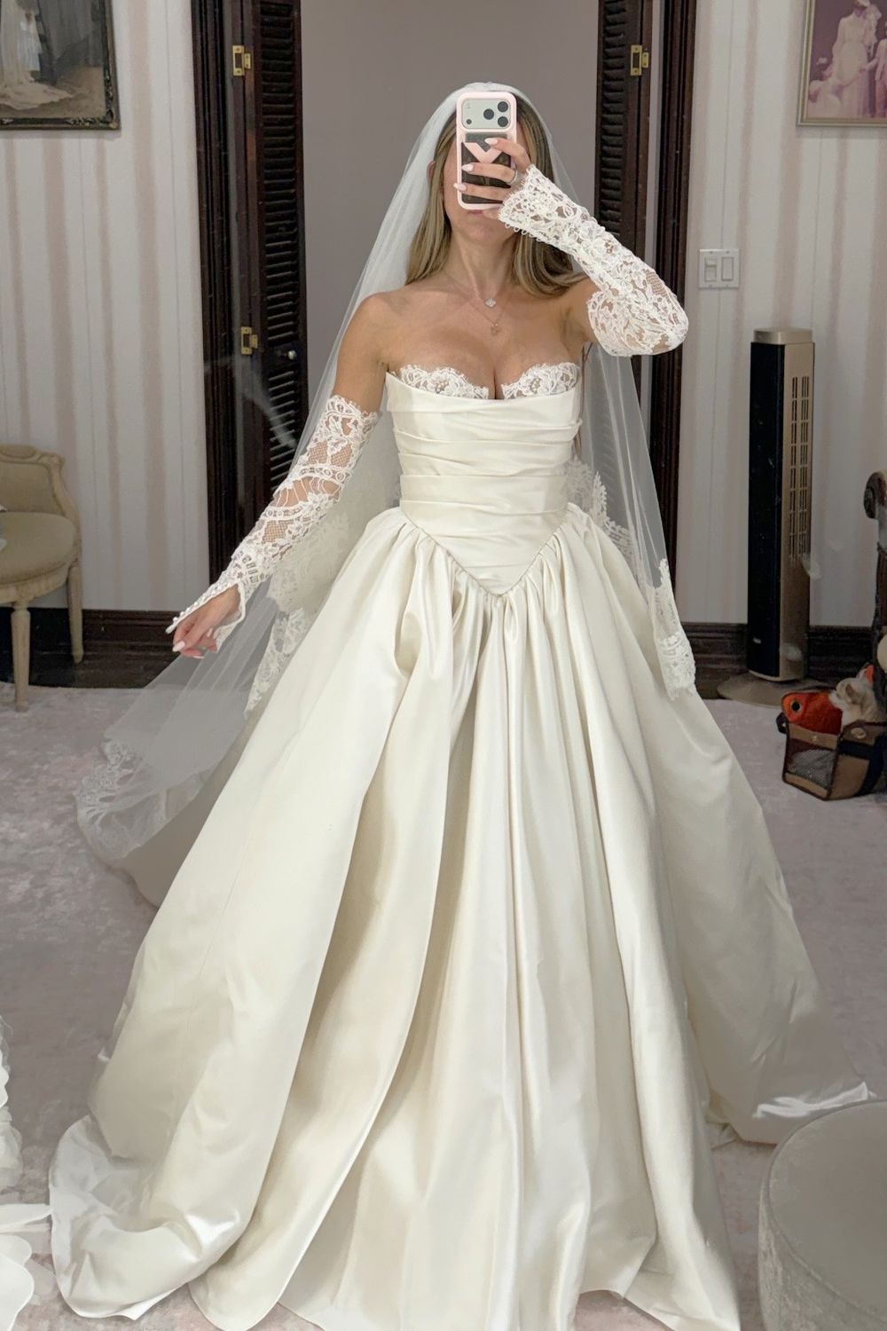 Berta 25-114 with Veil and Gloves 0