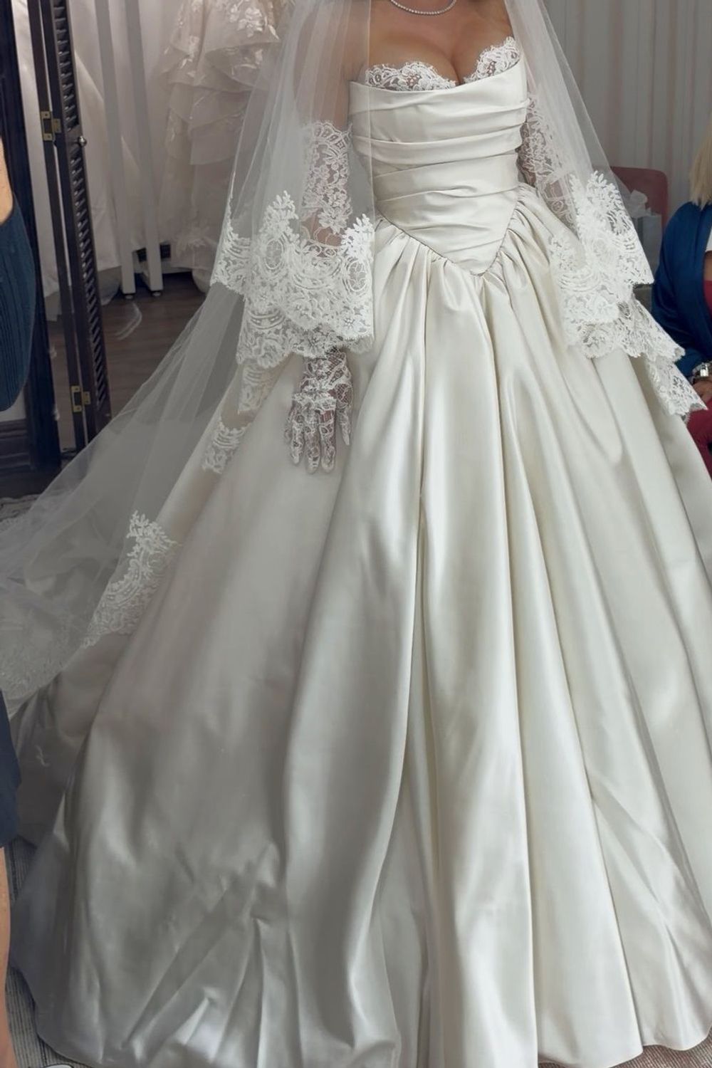 Berta 25-114 with Veil and Gloves 8