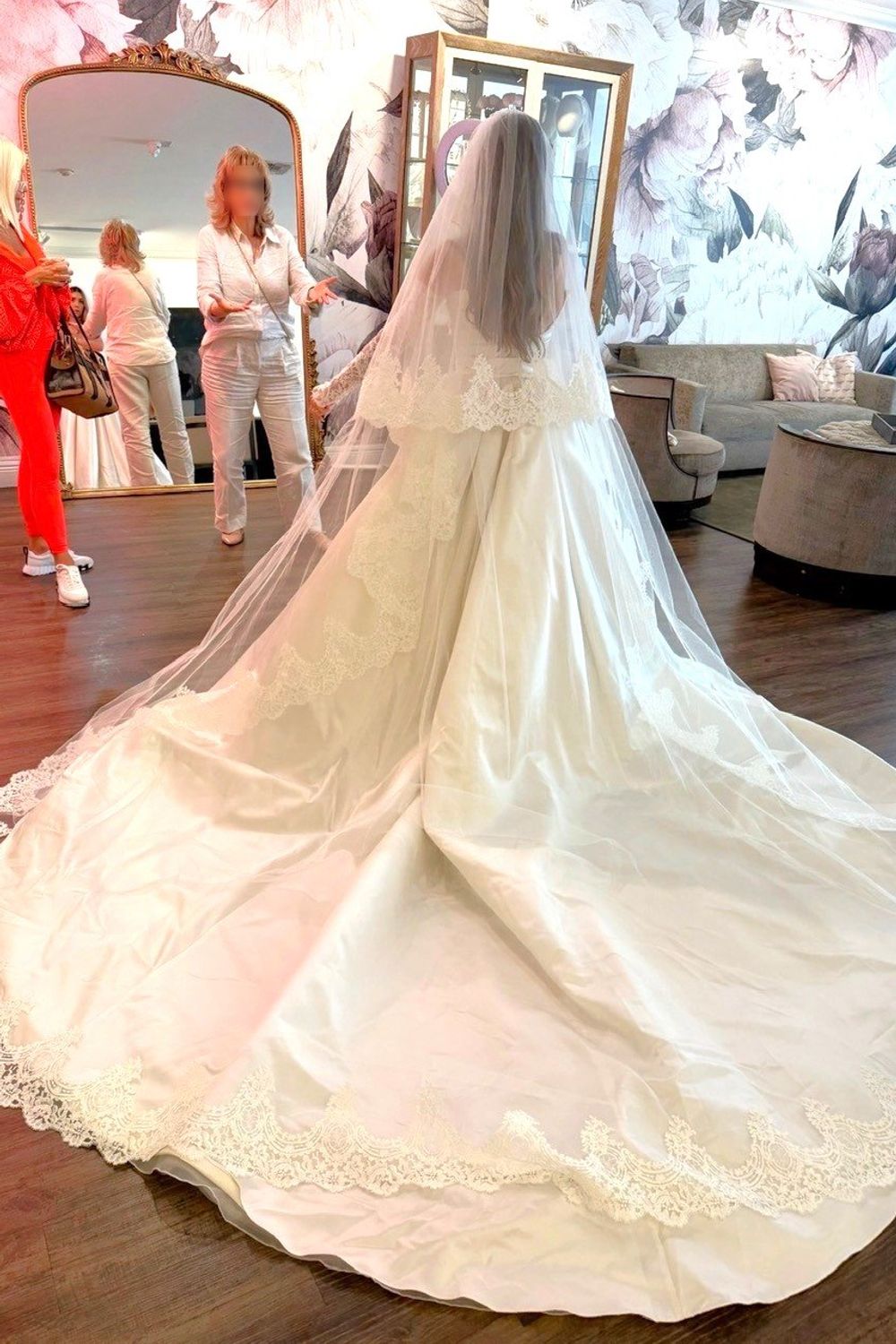 Berta 25-114 with Veil and Gloves 3