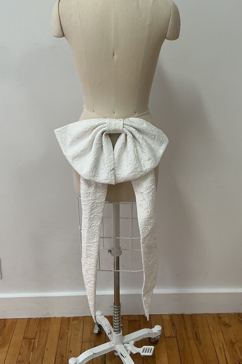 Enaura Bridal Hailey Bow 1