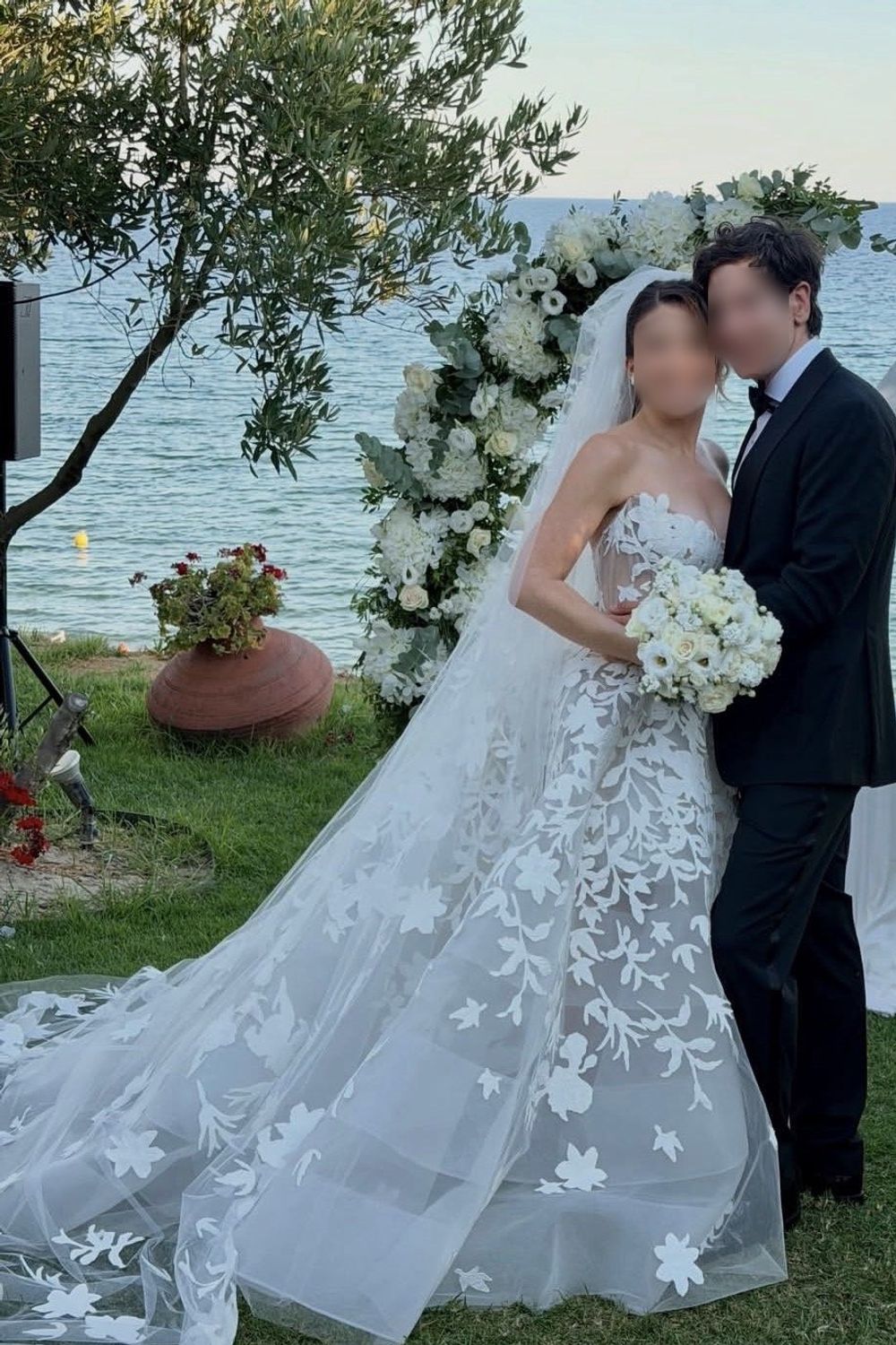 Nicole and Felicia NF109 with Veil 0