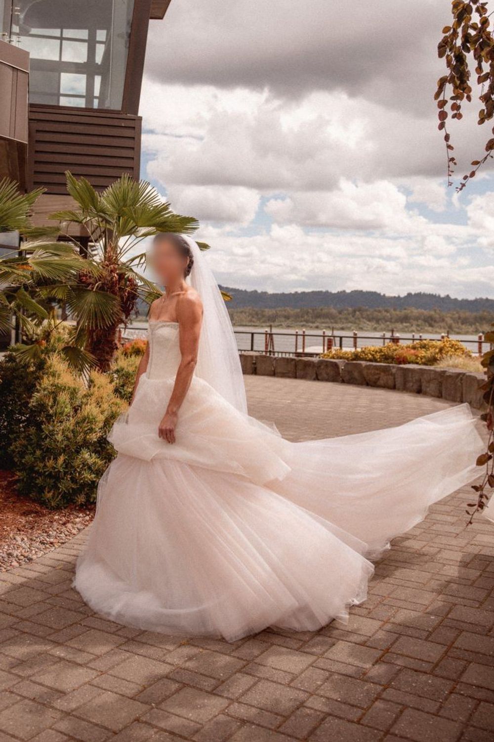 Vera Wang Sigourney 8