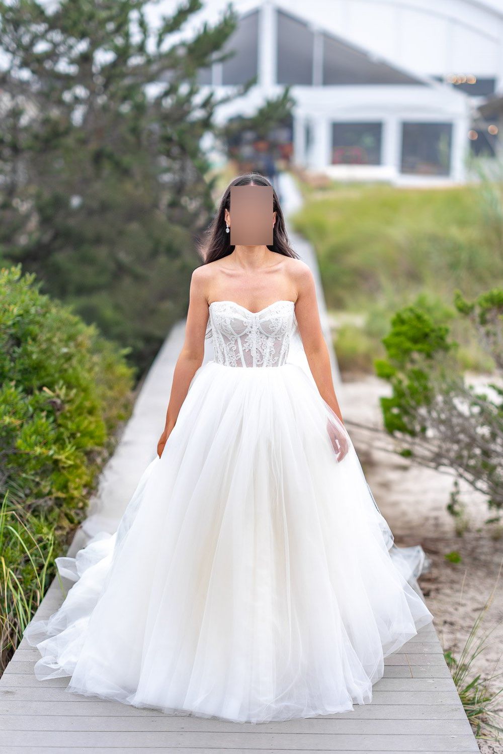 Monique Lhuillier Dorothea with Veil 1