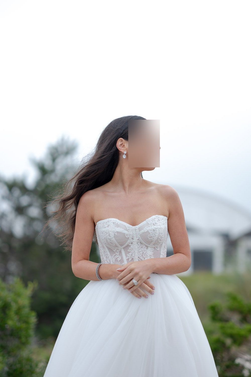 Monique Lhuillier Dorothea with Veil 8