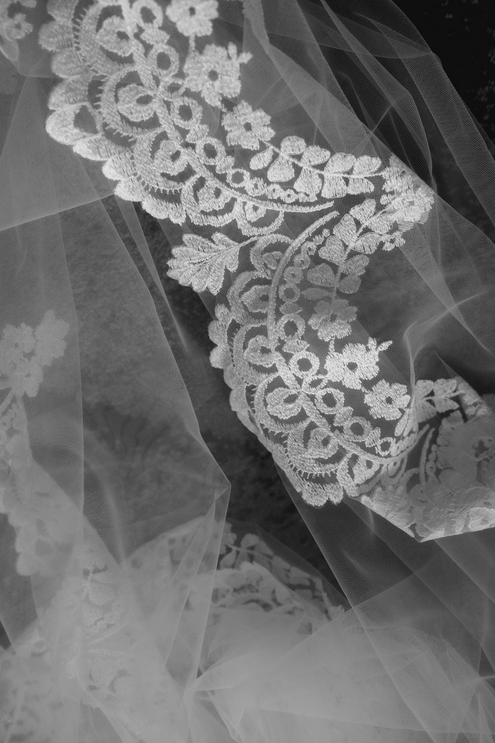 Berta PRIVÉE 25-P109 with Overskirt and Veil 10