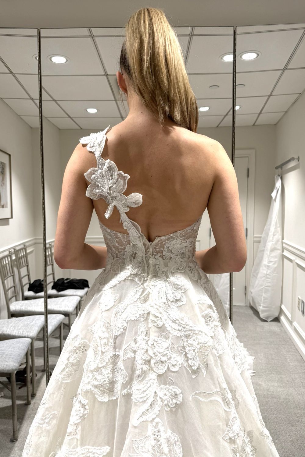 Mira Zwillinger Ami 10