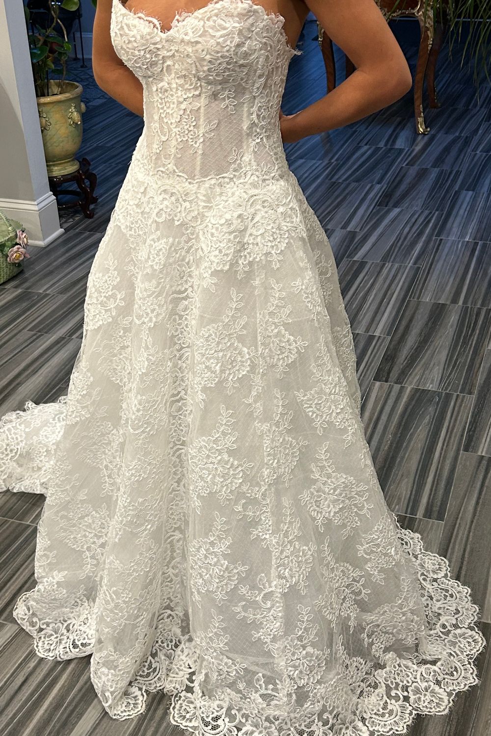 Monique Lhuillier FLEUR DE LIS 4
