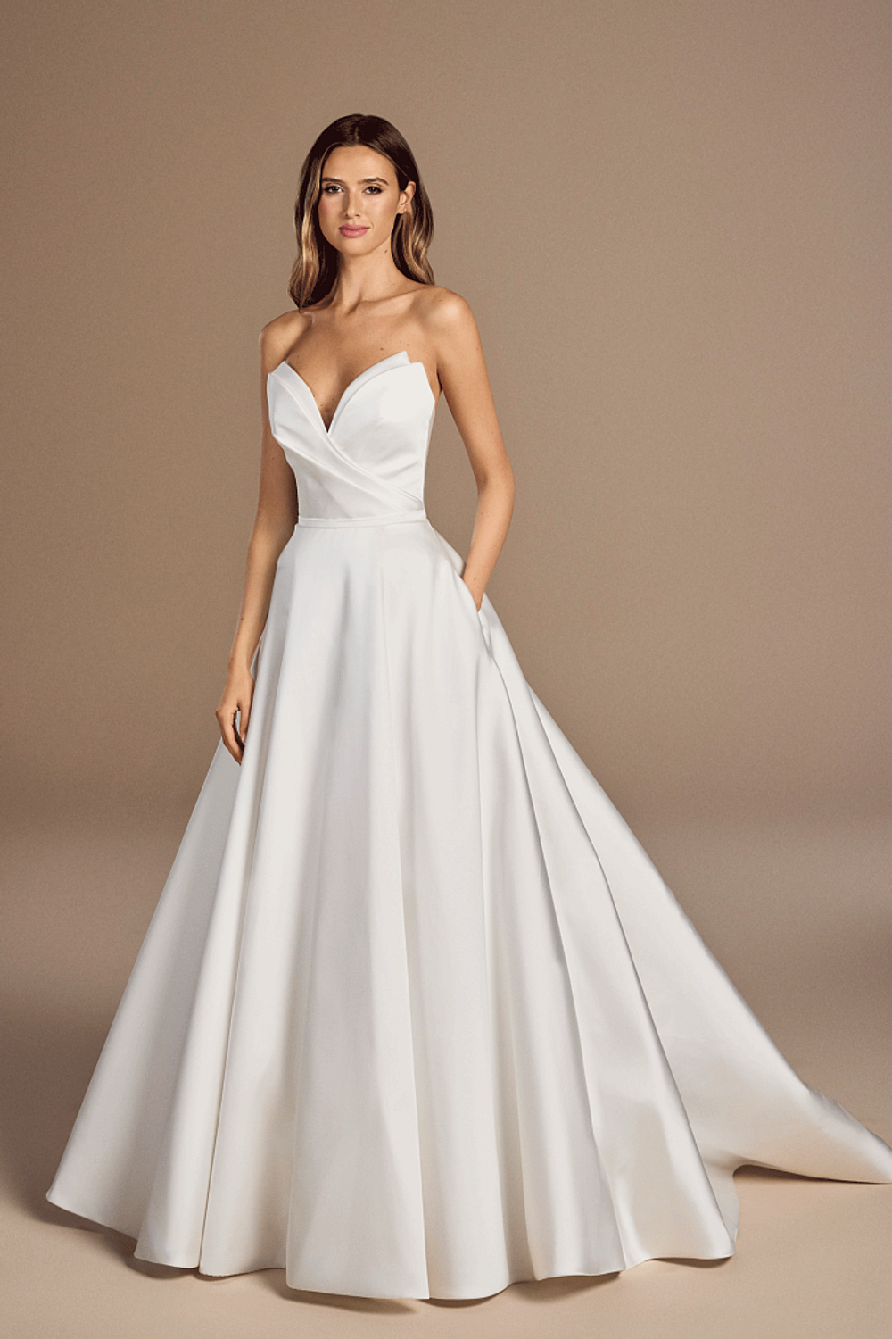 white christmas dresses Never Worn Suzanne Neville Elgar Wedding Dress