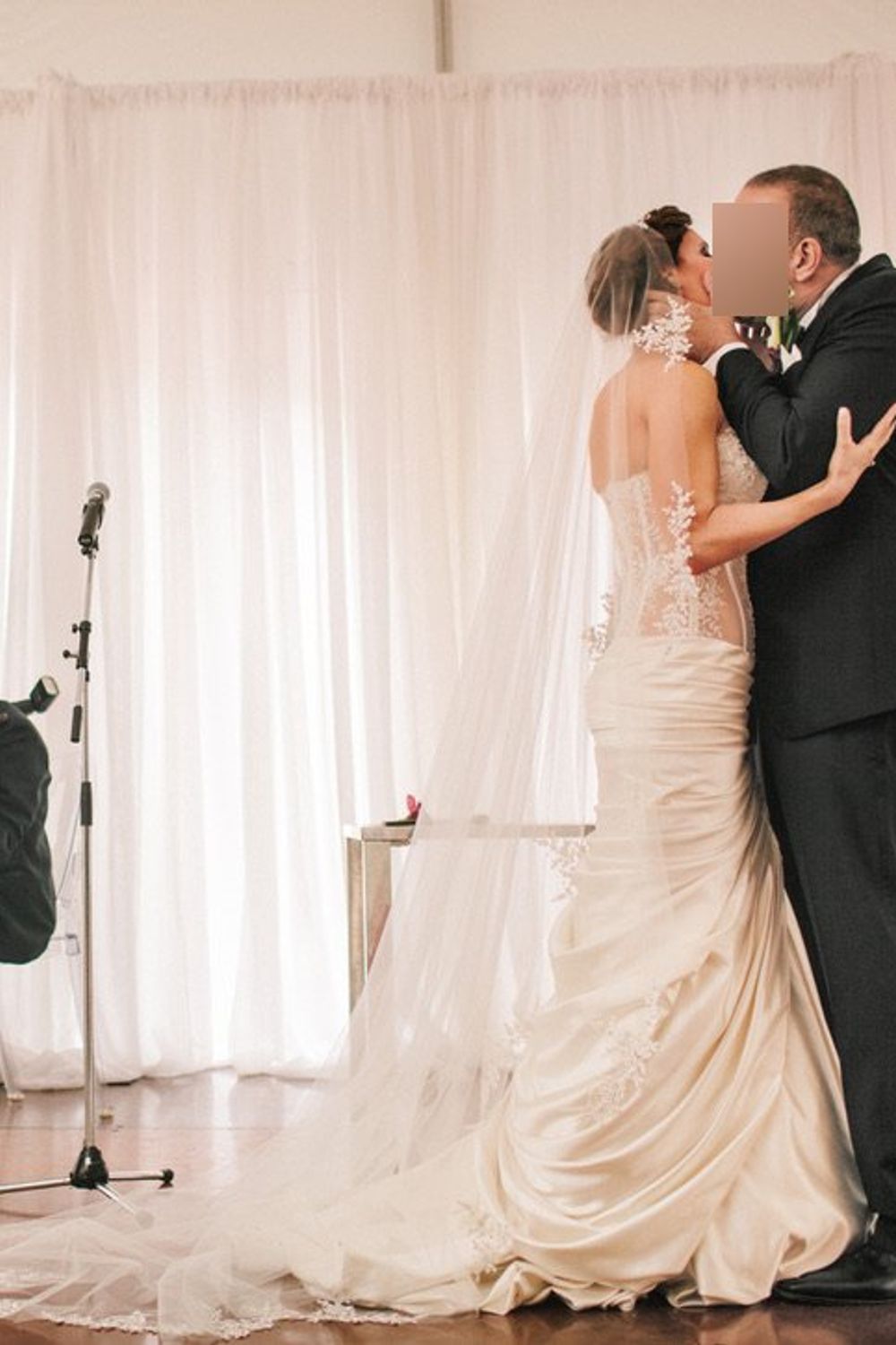 Pnina Tornai 4098 with Veil 1