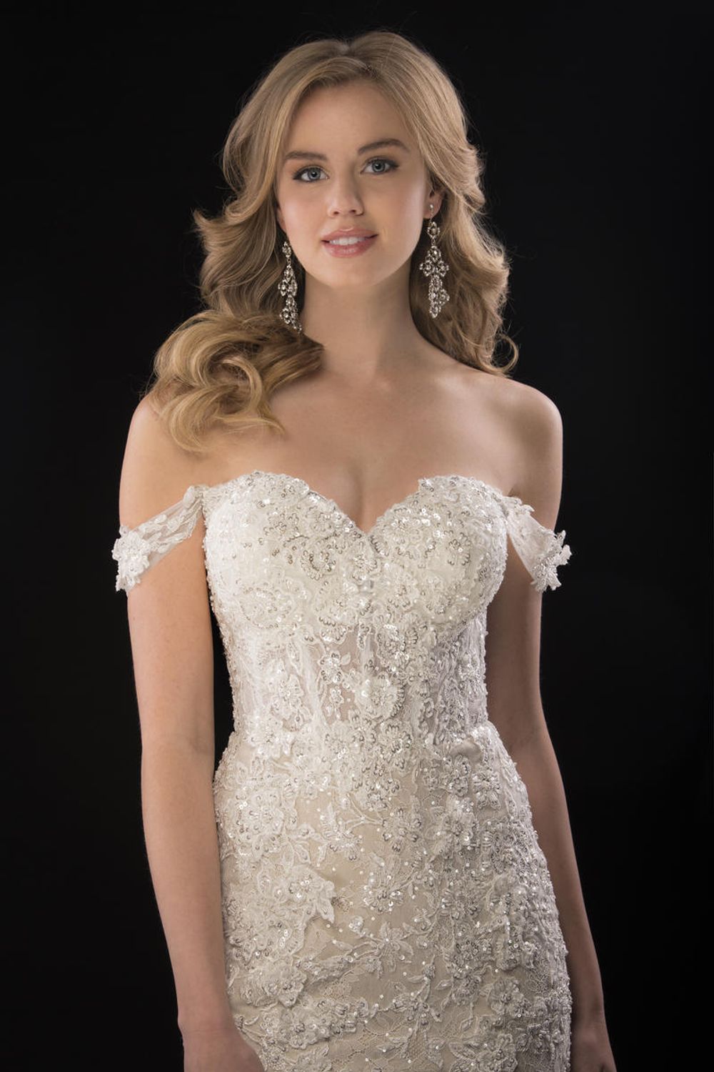 Martina Liana 1018 With Veil 2