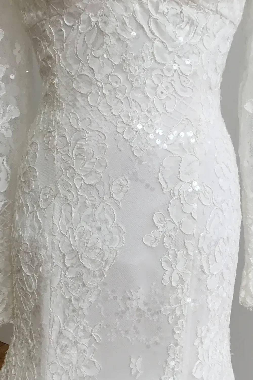 P BY PNINA TORNAI 2127 6