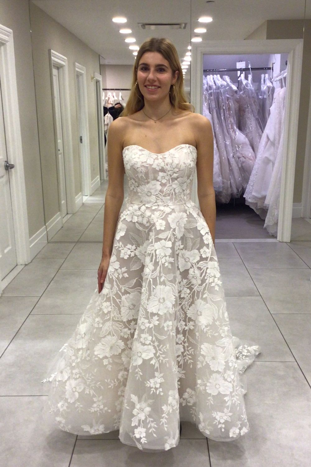 Valentini Spose Nao with Custom Shawl 0