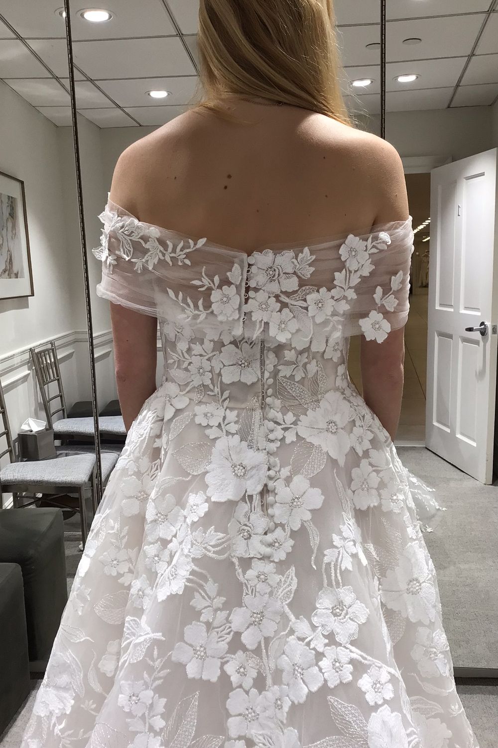 Valentini Spose Nao with Custom Shawl 11