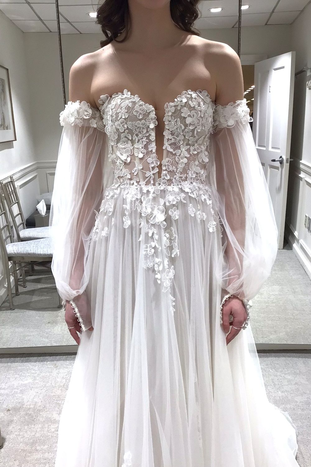 Lee Petra Grebenau Glory with Veil and Sleeves 4