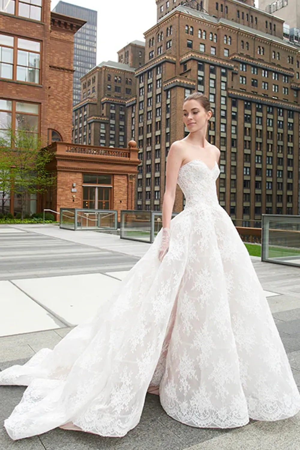 Used Monique Lhuillier Alexandra with Jacket and Veil Wedding Dress Used Monique Lhuillier Alexandra with Jacket and Veil Wedding Dress