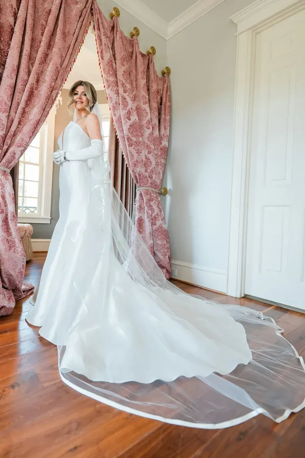 Pnina Tornai 4935 with Veil and Gloves 0