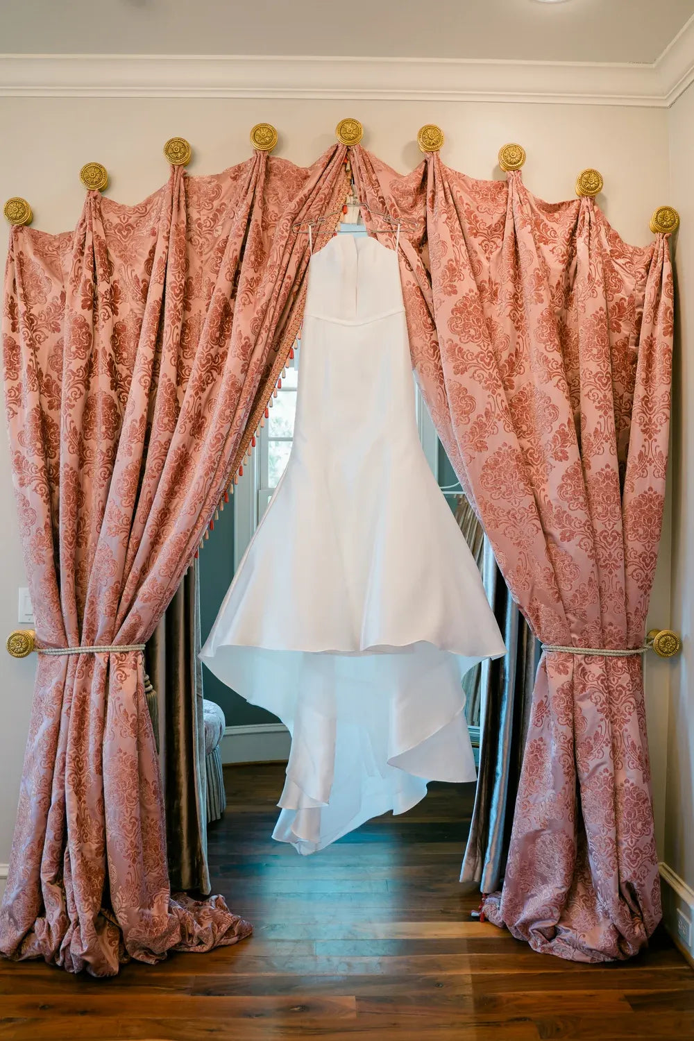 Pnina Tornai 4935 with Veil and Gloves 11