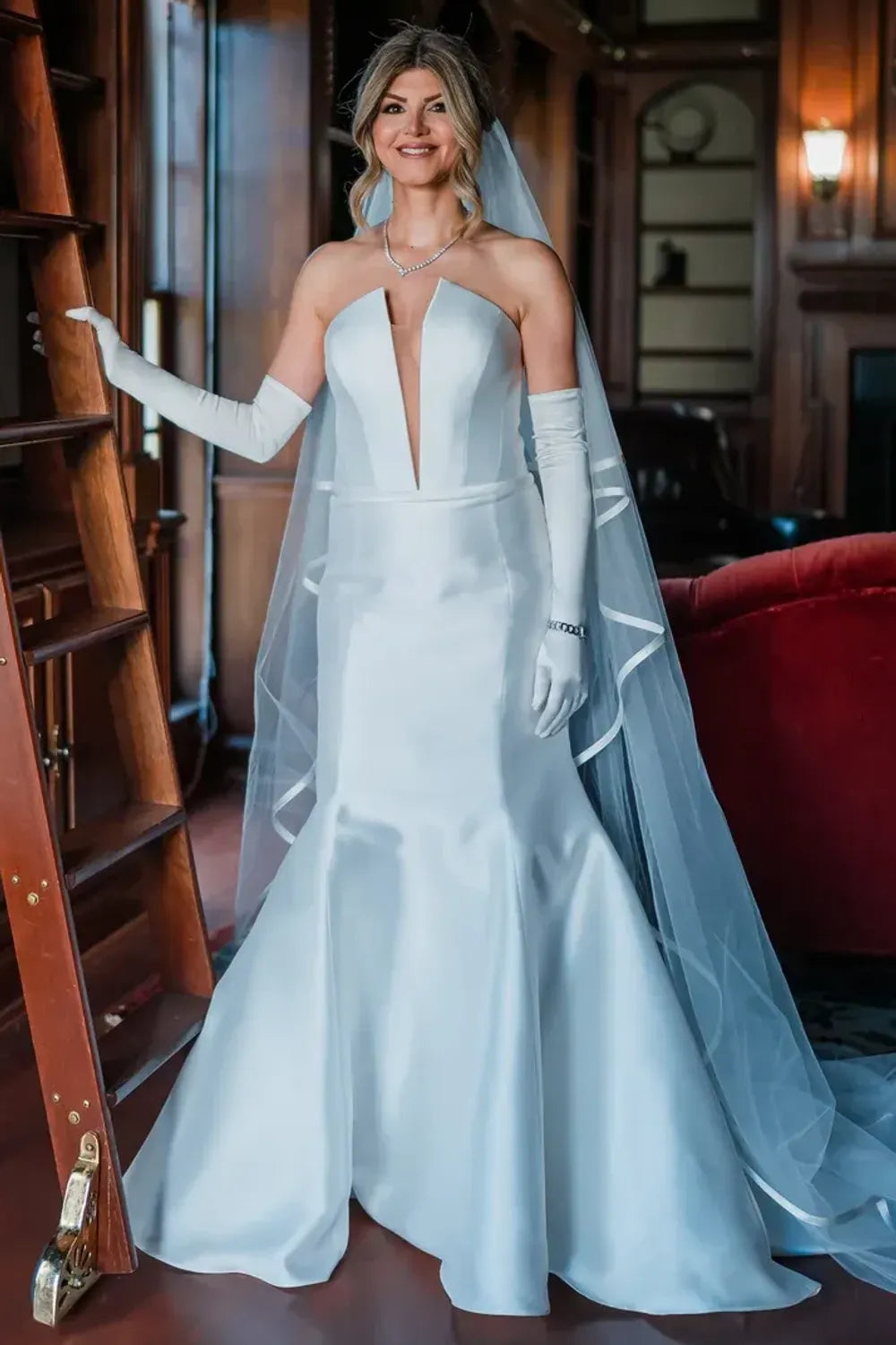 Pnina Tornai 4935 with Veil and Gloves 1