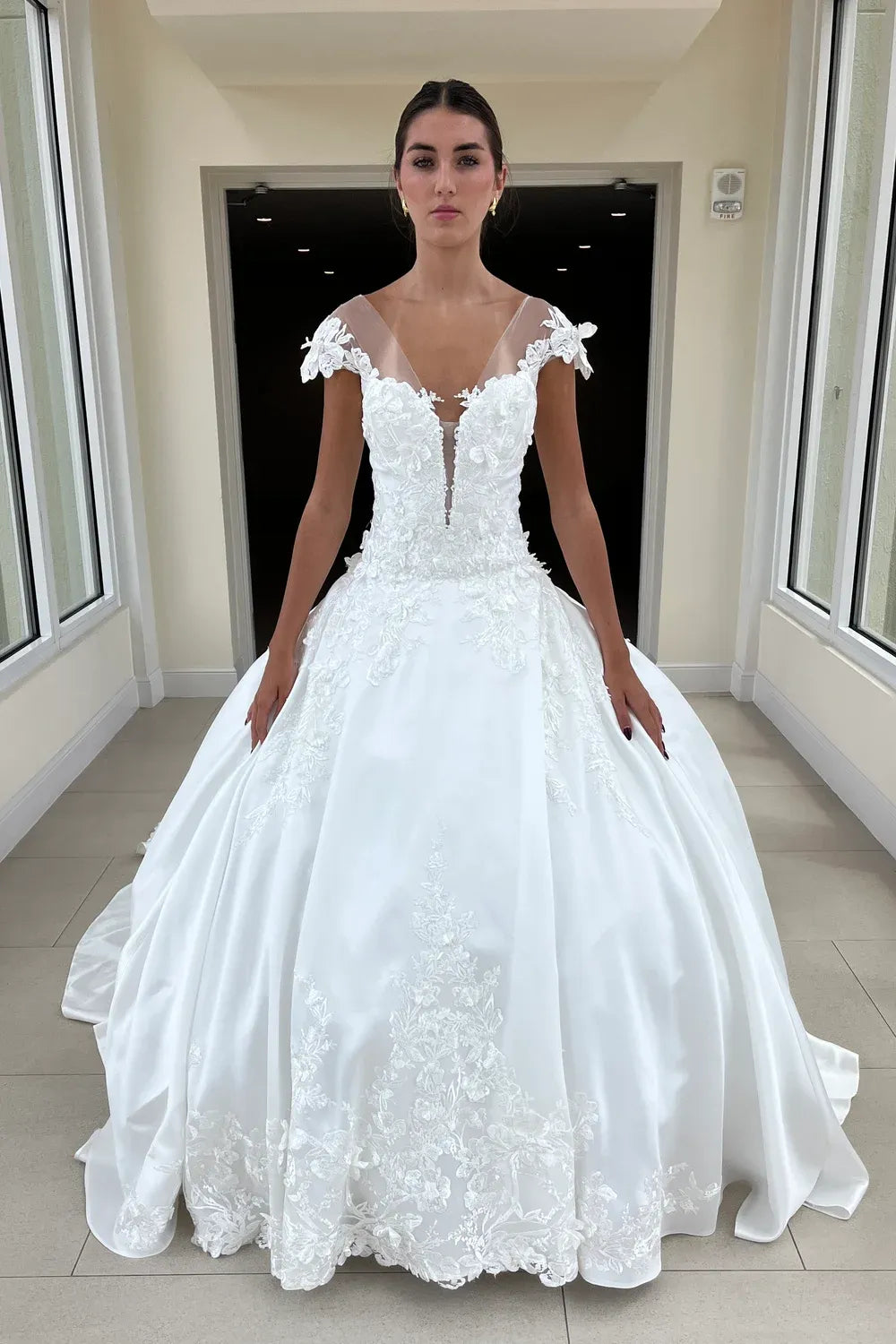 Used Pnina Tornai Fragile 4622 Wedding Dress Used Pnina Tornai Fragile 4622 Wedding Dress