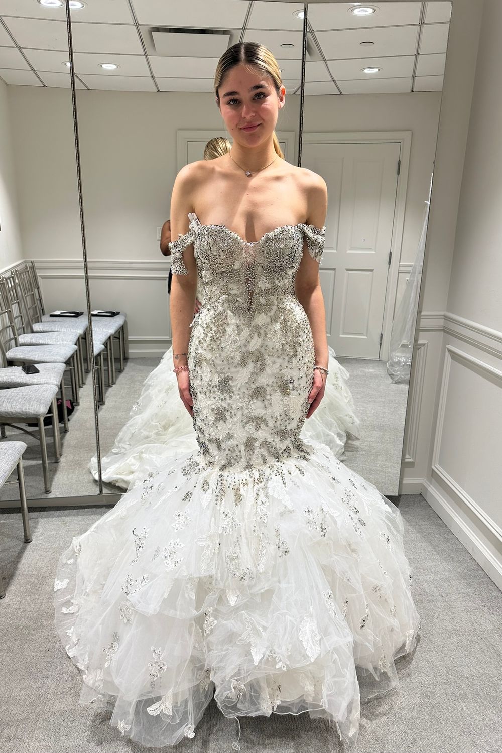 fitted lace wedding dress Luxurious Long Sleevess Beading Appliques Rhinestones Mermaid Wedding Dress with Sweep Train
