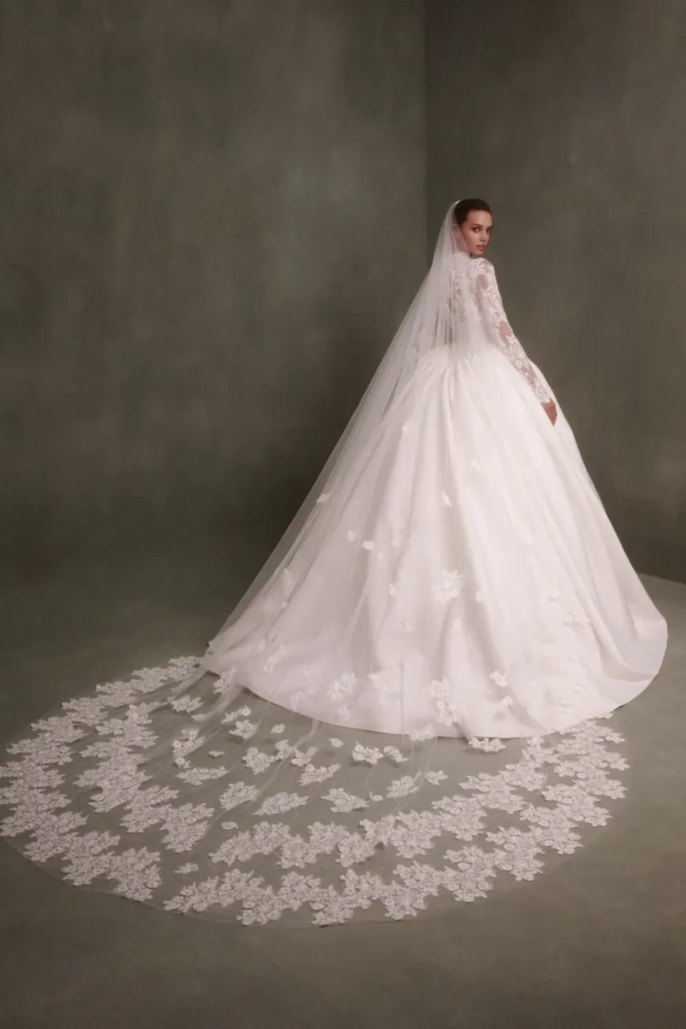 Nicole and Felicia NF088 with veil and blusher 0