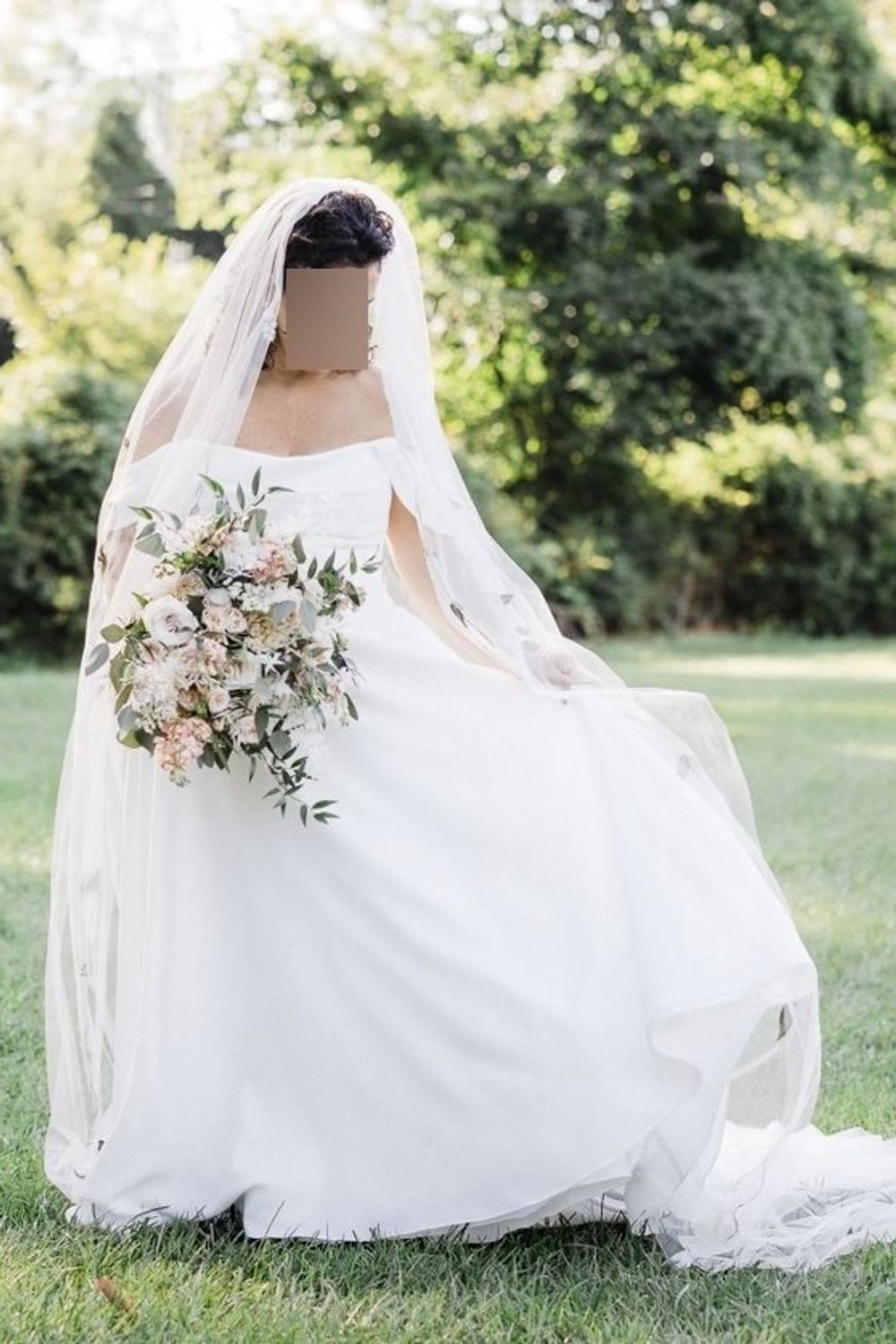 Paloma Blanca 5010 with Veil 2