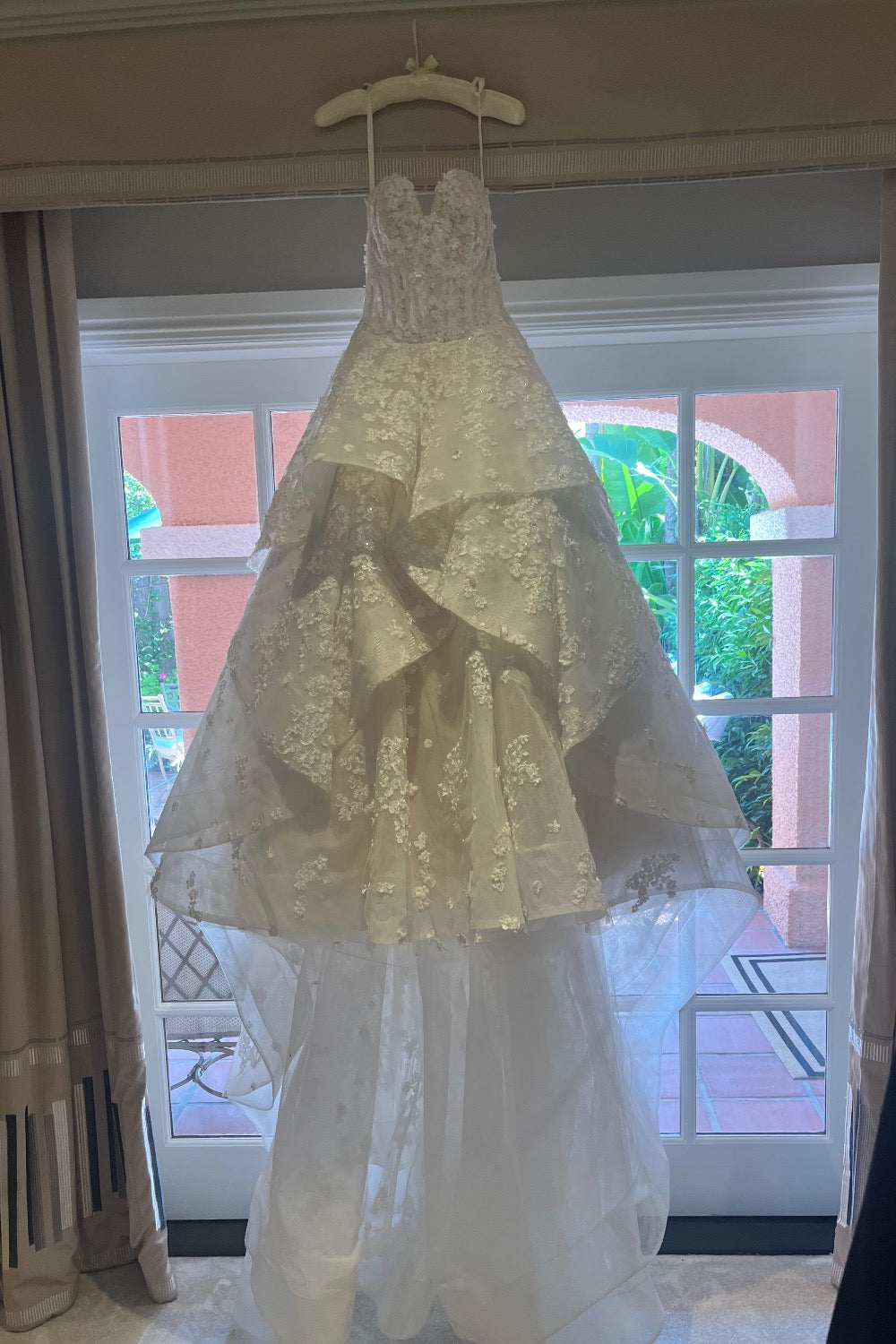 Monique Lhuillier-Everest -1