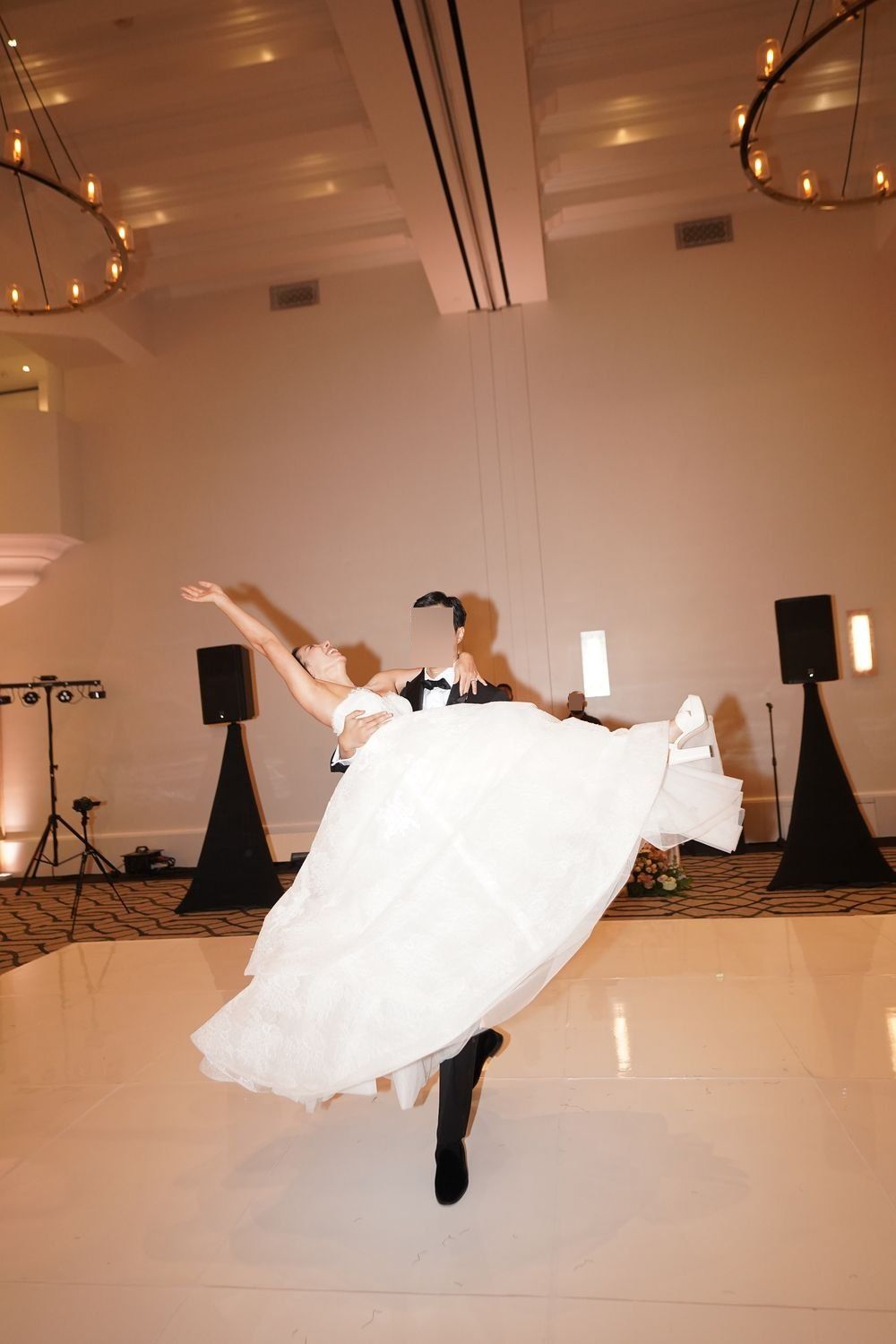 Monique Lhuillier Helena gown 0