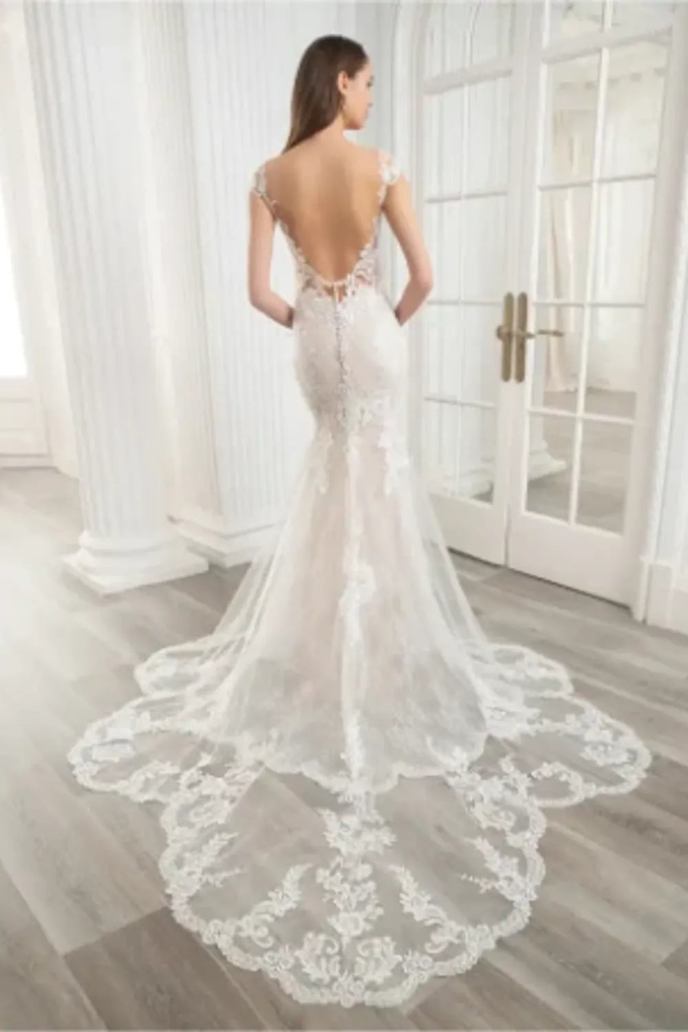 Enzoani Etoile Cameron with Veil 3
