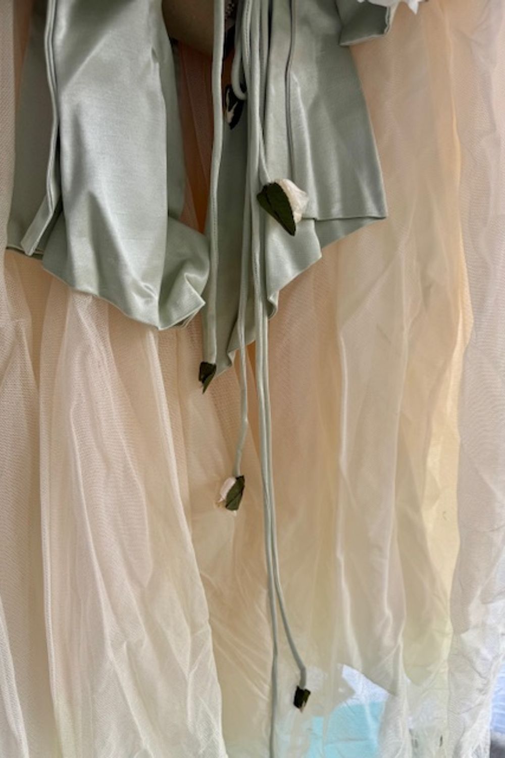 Christian Dior Romantic Blush Tulle W/ Veil and Hair Comb Roses 6