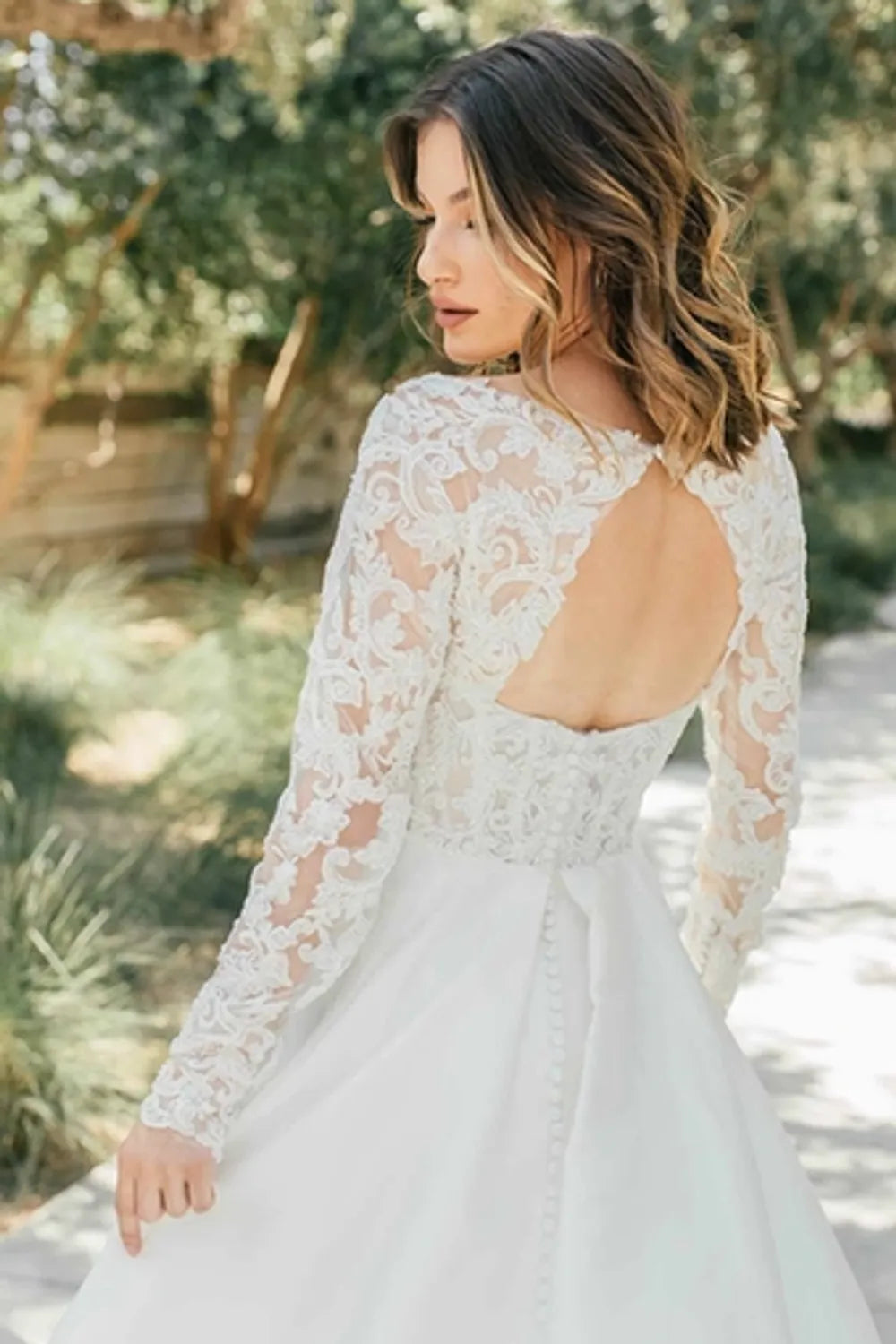 Martina Liana 42006 with Veil 2