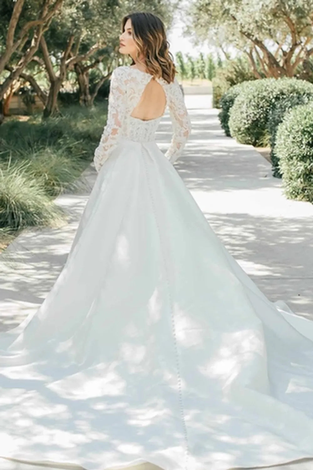 Martina Liana 42006 with Veil 1