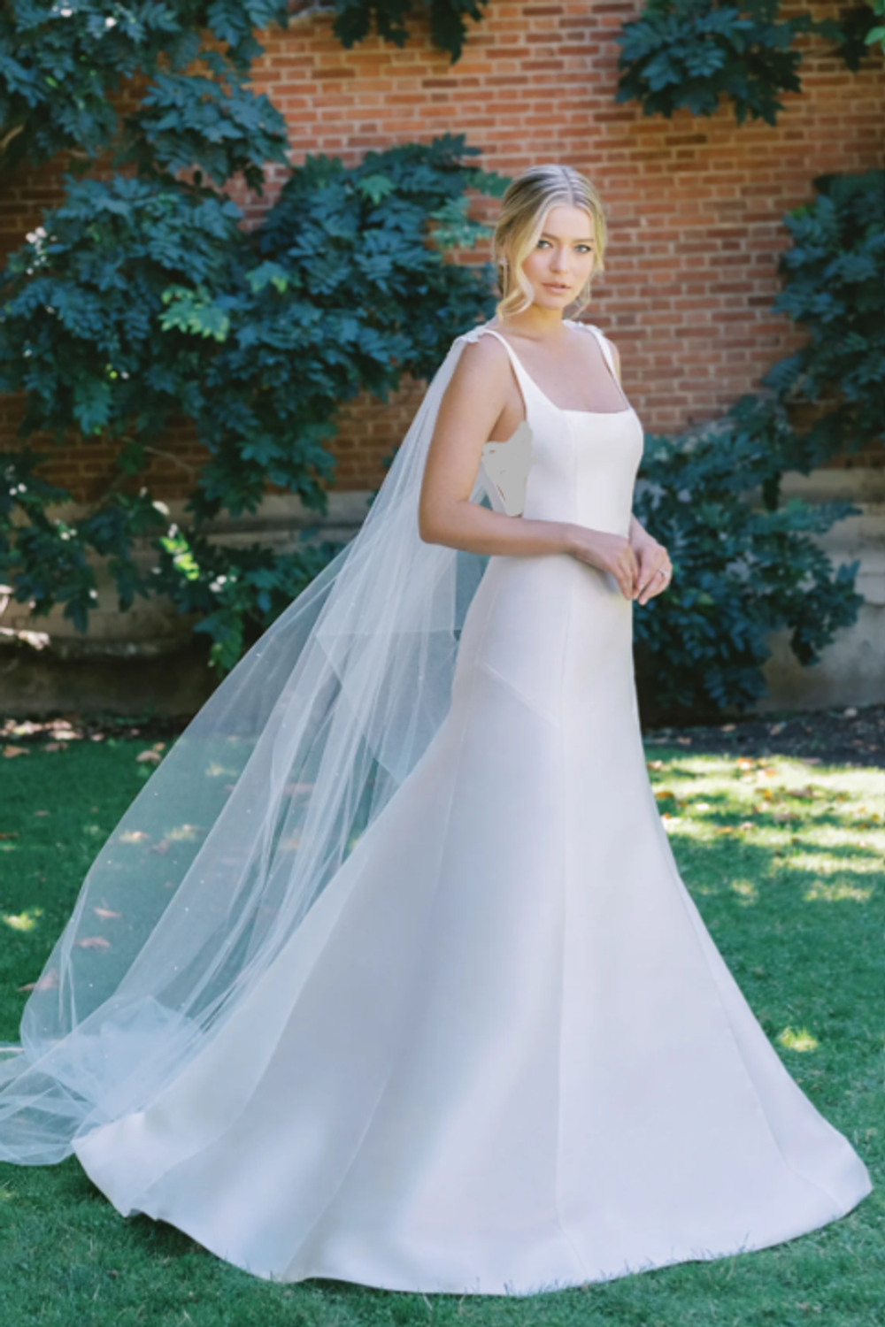 Used Anne Barge Pauline Bisous Bow Wedding Dress