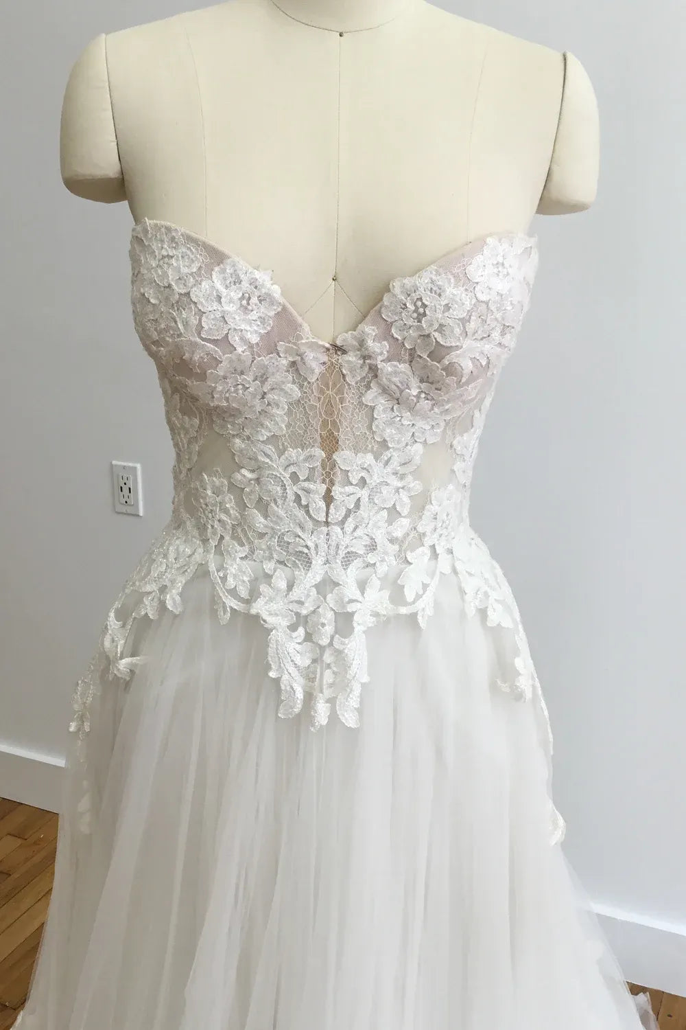 P BY PNINA TORNAI 2118 2