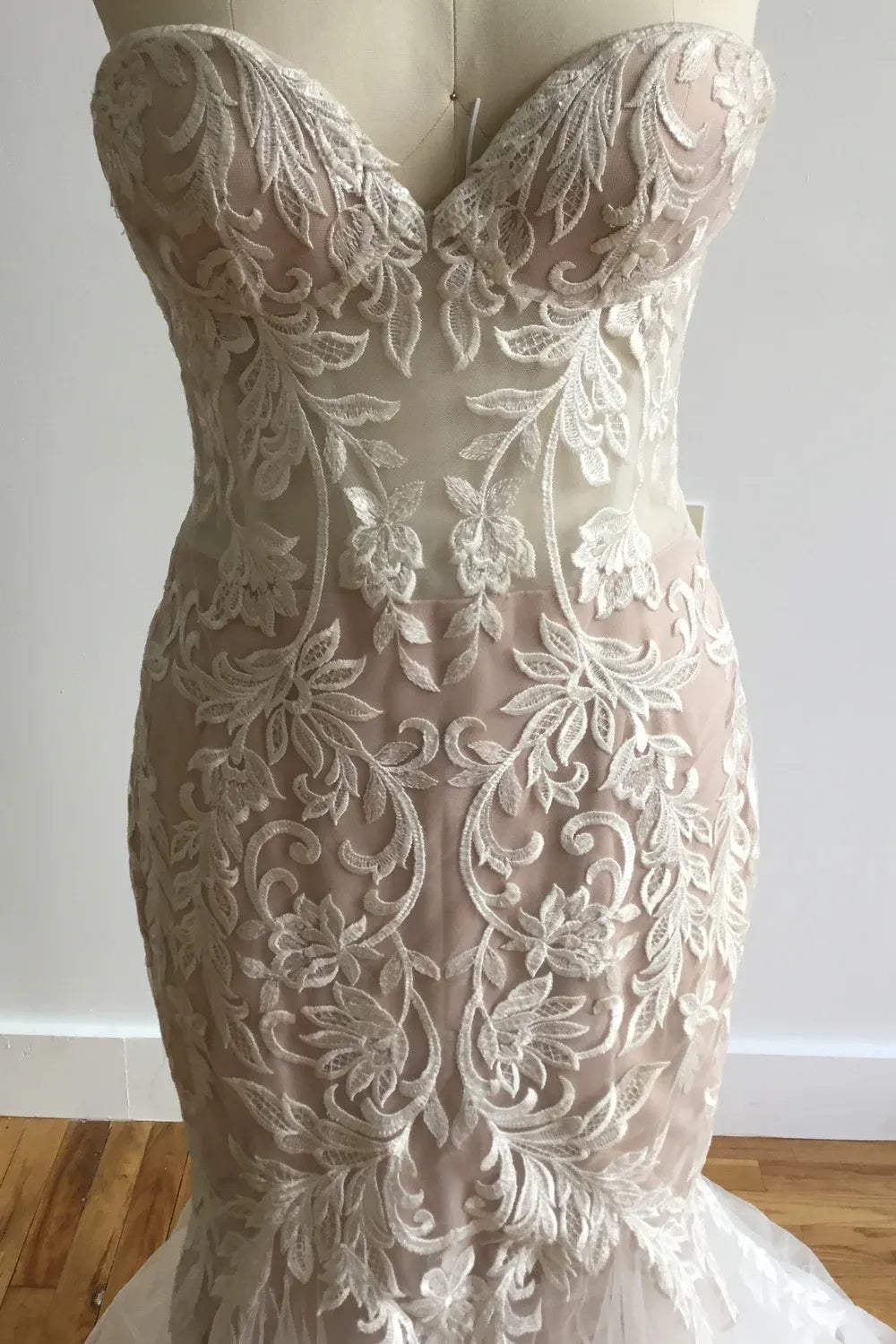 P BY PNINA TORNAI 2124 4