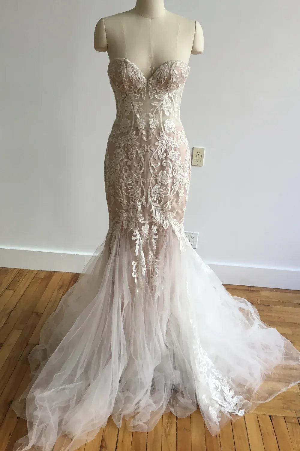 P BY PNINA TORNAI 2124 2