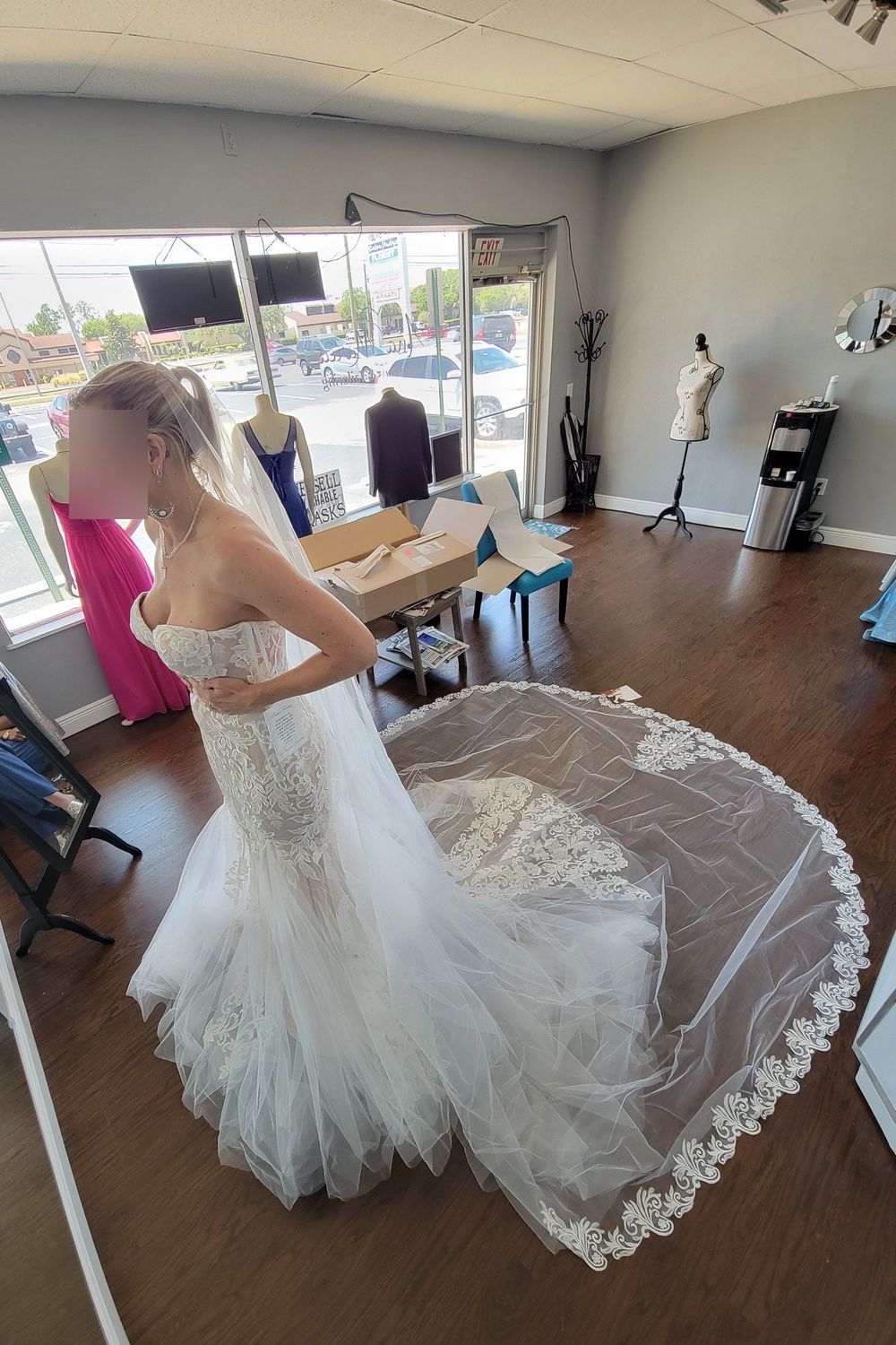 P BY PNINA TORNAI 2124 With Veil 0