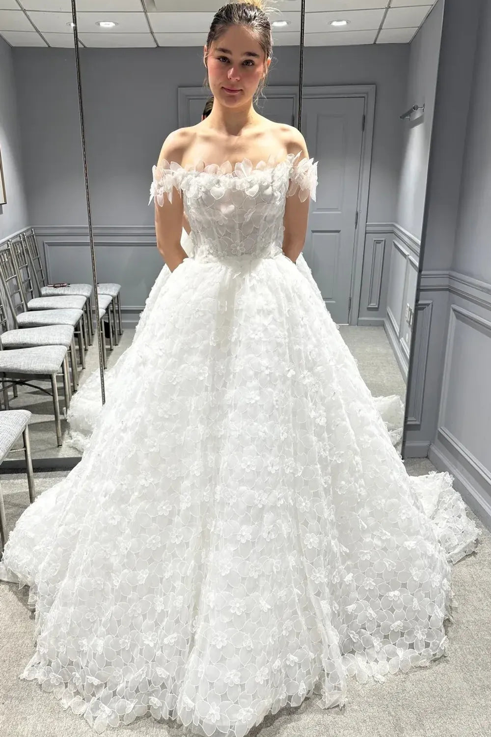 white regency dress Sample Monique Lhuillier Regency Wedding Dress