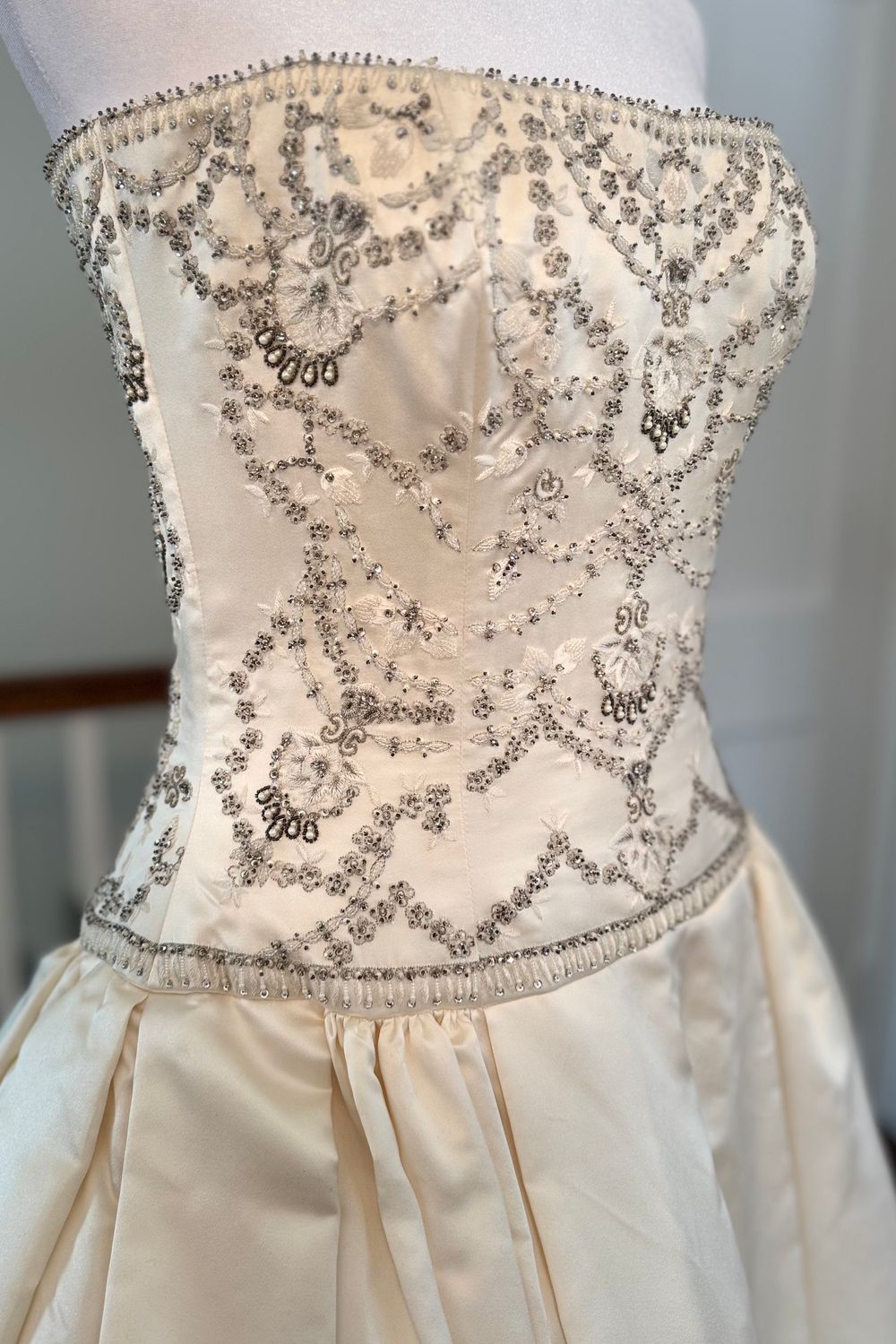 Reem Acra Timeless 7