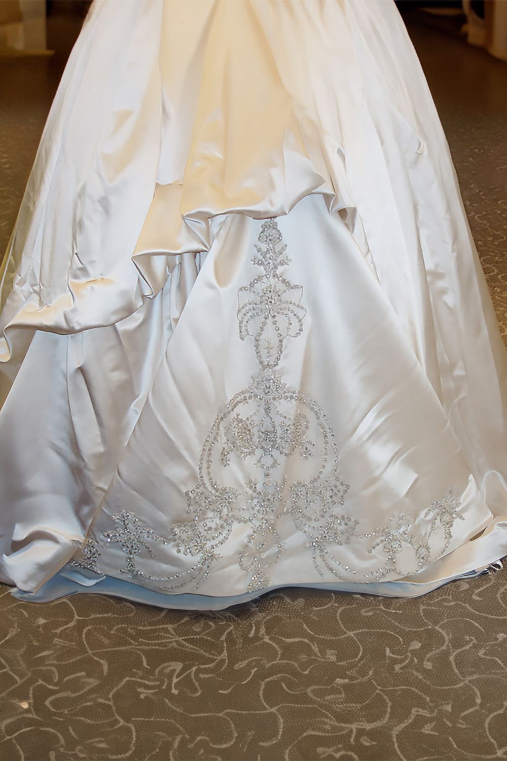 Reem Acra Timeless 7