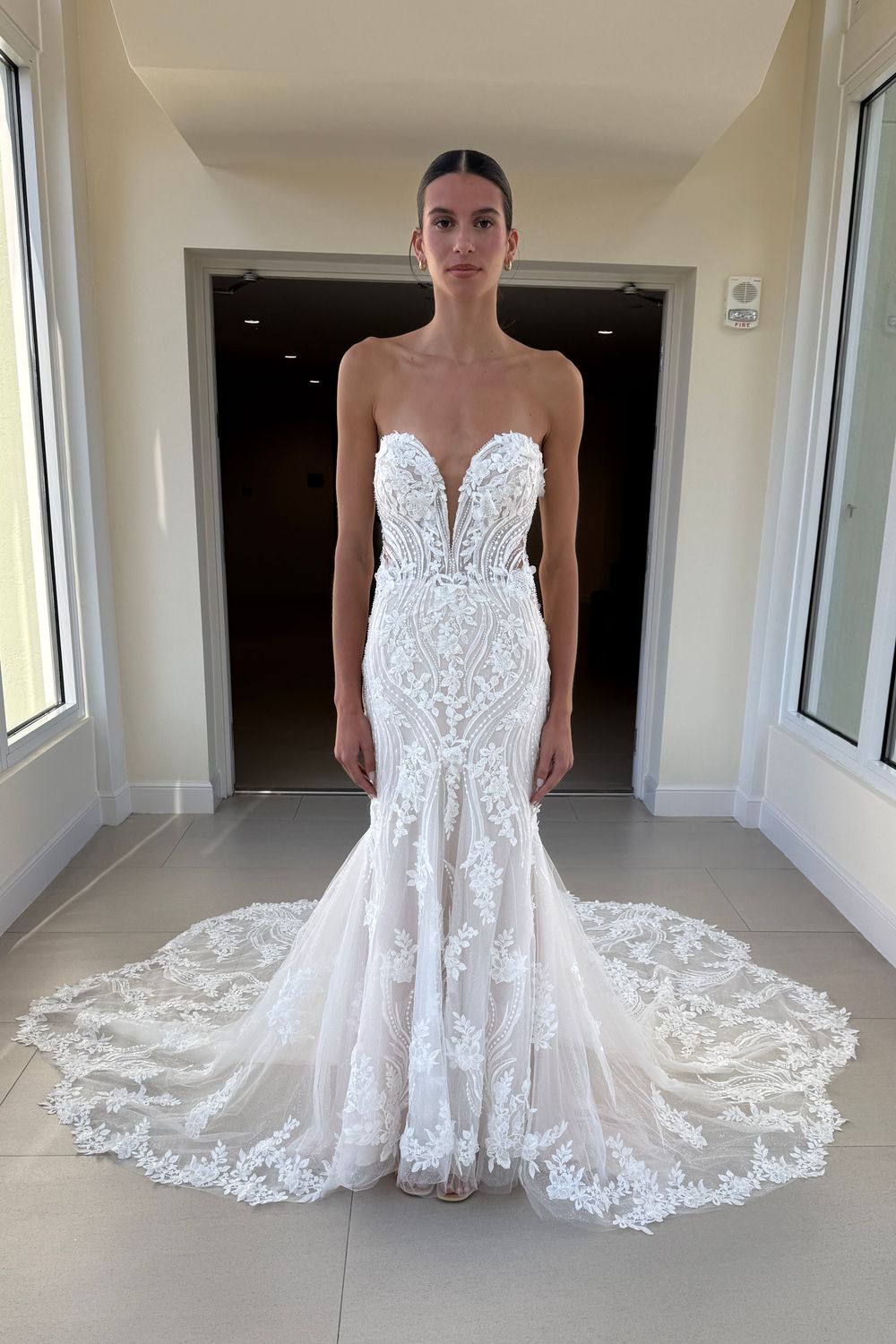 Never Worn Kitty Chen Matea w/ Veil & Sleeves Wedding Dress