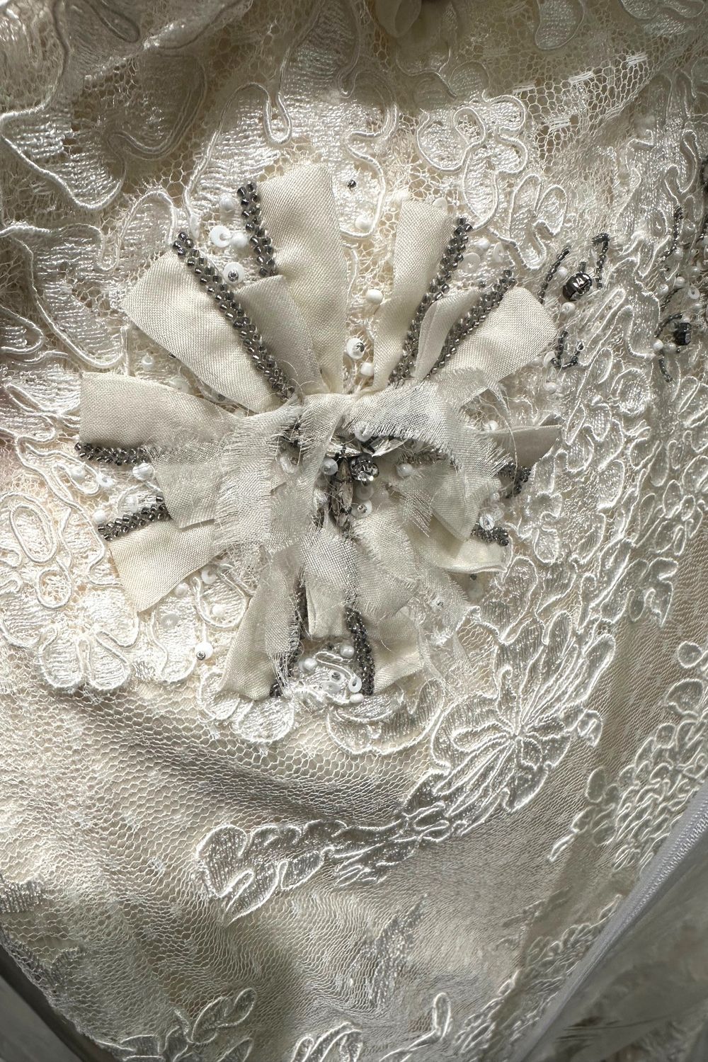 Monique Lhuillier Valeria with Veil 5
