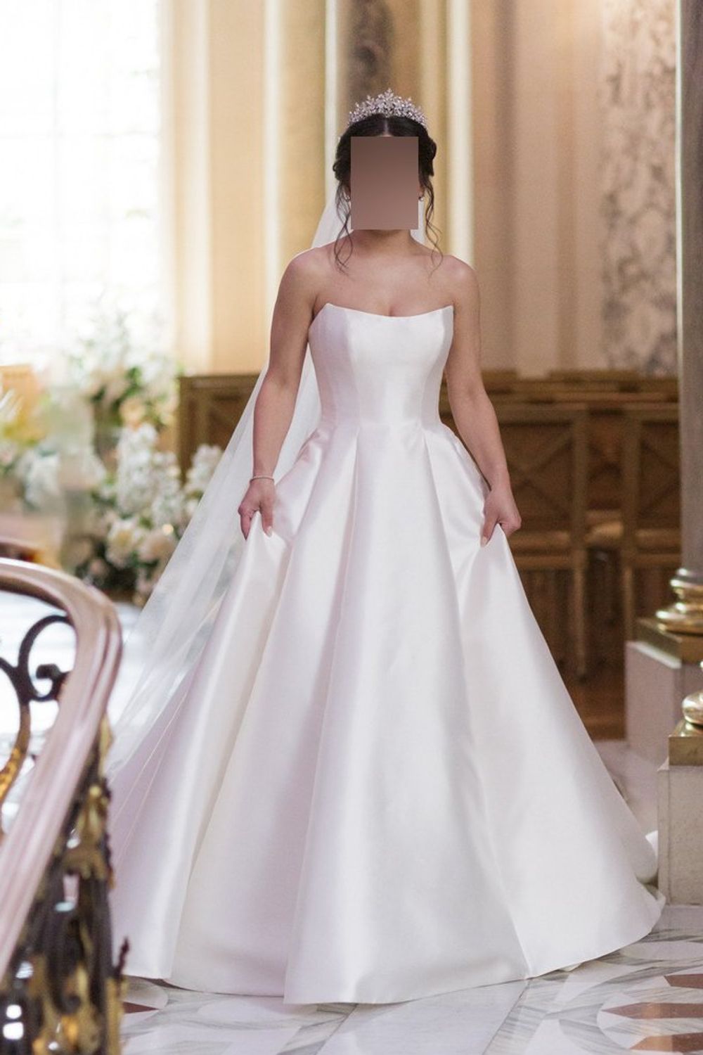 Used Pronovias Lynn with Veil Wedding Dress