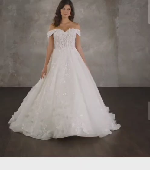 D4112 with Veil and Headpiece